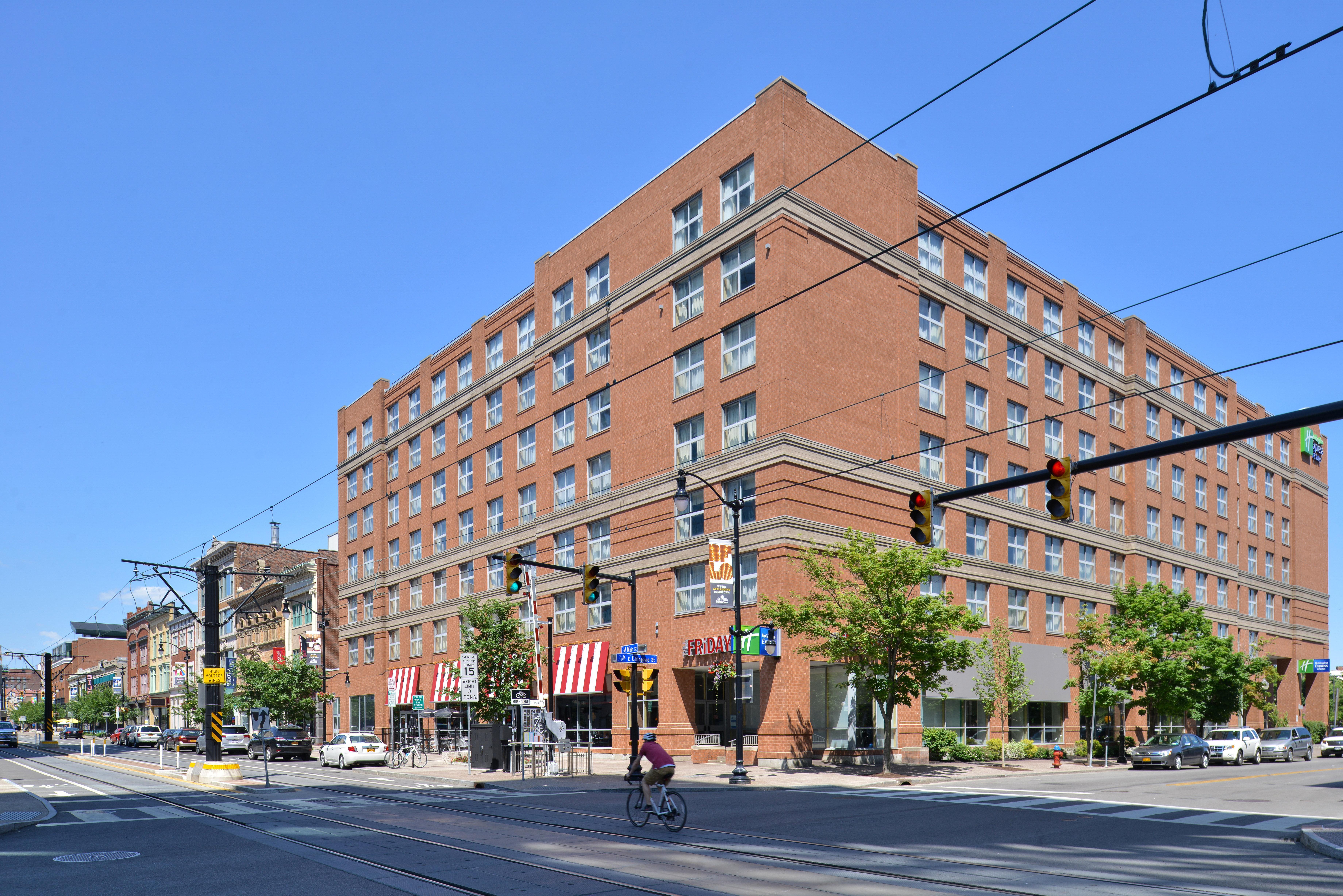 Holiday Inn Express & Suites Buffalo Downtown By Ihg Exterior photo