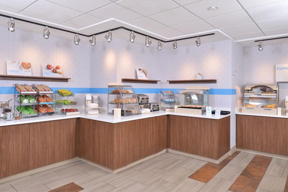 Holiday Inn Express & Suites Buffalo Downtown By Ihg Exterior photo
