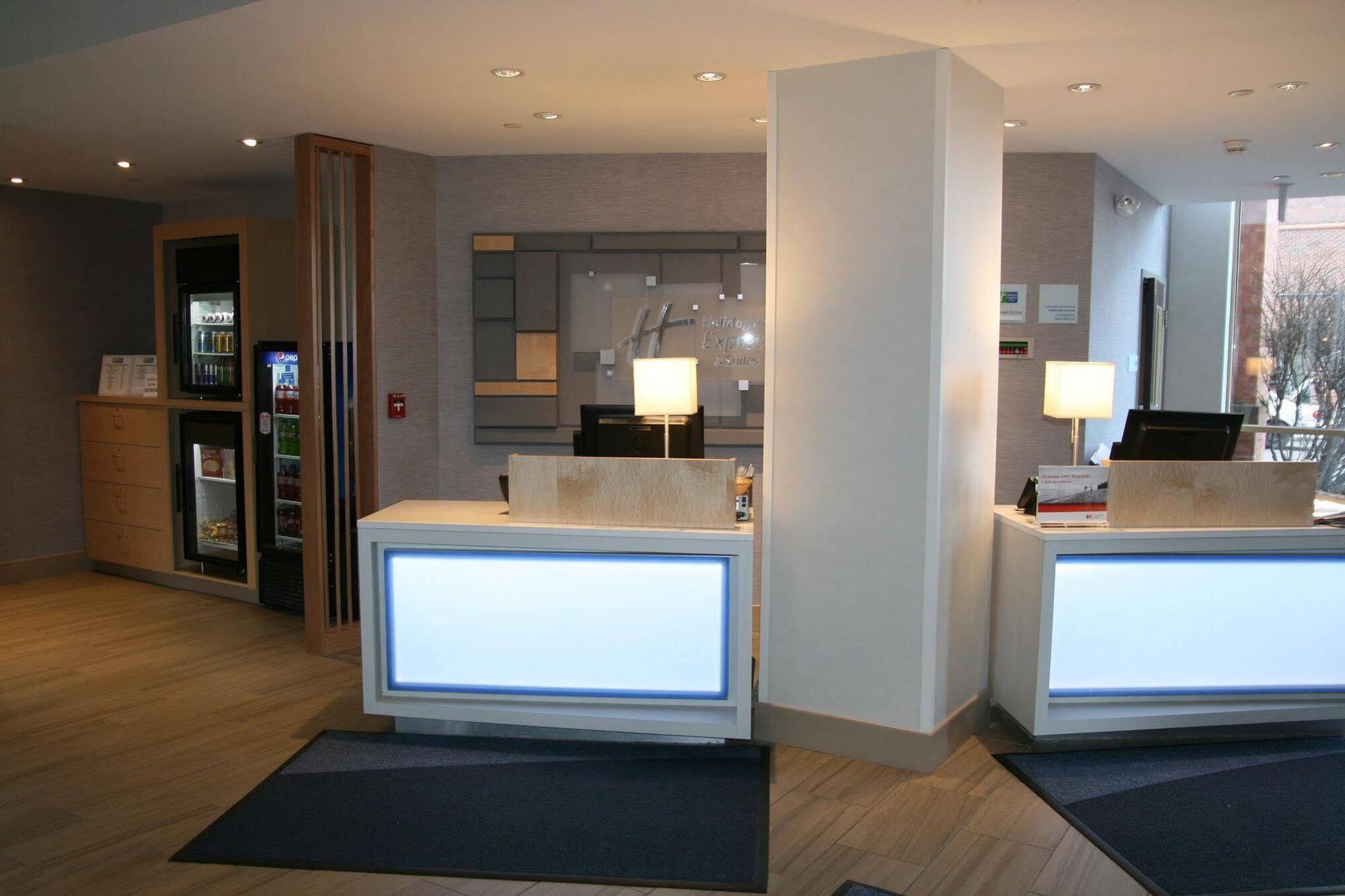 Holiday Inn Express & Suites Buffalo Downtown By Ihg Exterior photo